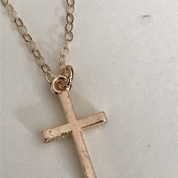 Dainty cross necklace - Picture 4 of 6